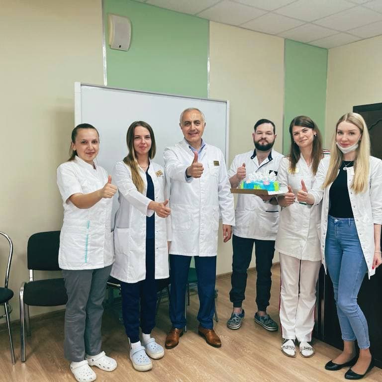 Сегодня на пятничной конференции мы наградили наших сотрудников благодарностью больницы за активное участие в общественной жизни больницы.