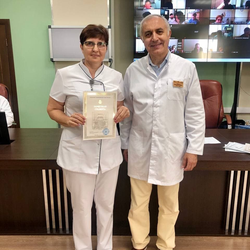 Сегодня на утренней конференции больницы для меня было большой честью выполнить поручение Департамента здравоохранения города Москвы и вручить ведомственные награды нашим сотрудникам в честь Дня медицинского работника