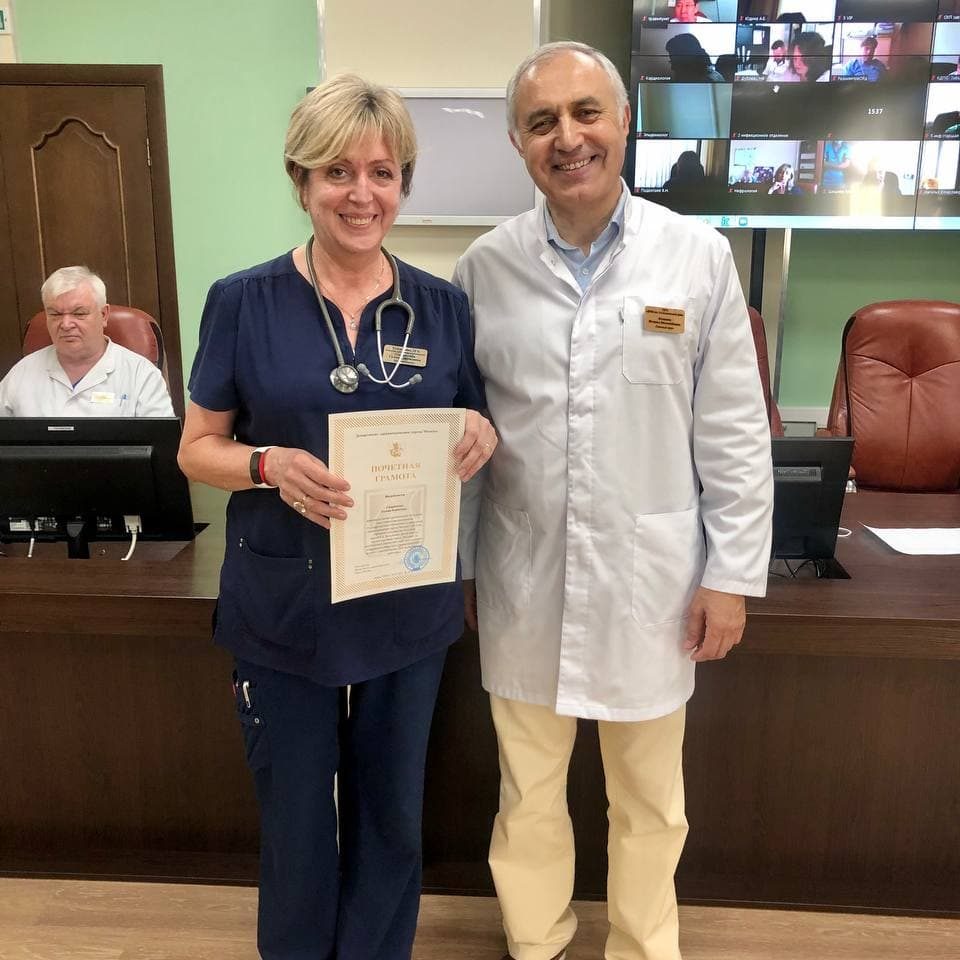 Сегодня на утренней конференции больницы для меня было большой честью выполнить поручение Департамента здравоохранения города Москвы и вручить ведомственные награды нашим сотрудникам в честь Дня медицинского работника