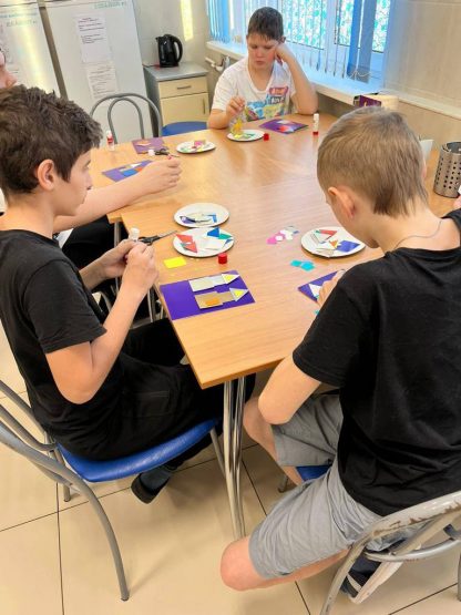 Сегодня в нашей больнице педагоги школы № 2097 провели интерактивную программу для наших маленьких пациентов в рамках мероприятий, приуроченных к Новому году.