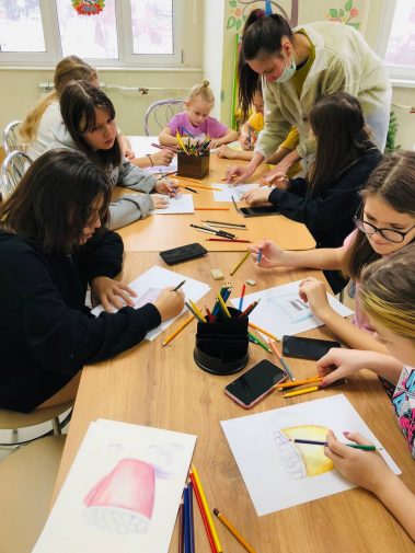 В нашей больнице продолжаются творческие занятия для наших маленьких пациентов в рамках мероприятий, приуроченных к Новому году!