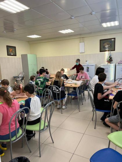 В нашей больнице продолжаются творческие занятия для наших маленьких пациентов в рамках мероприятий, приуроченных к Новому году!