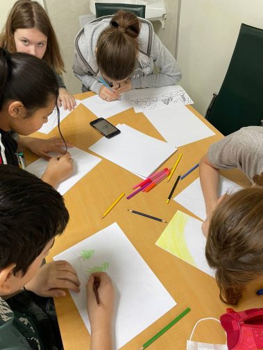 В нашей больнице продолжаются творческие занятия для наших маленьких пациентов в рамках мероприятий, приуроченных к Новому году!