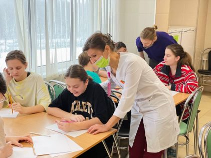 Сегодня состоялся мастер - класс по рисованию в рамках мероприятий для детей больницы, приуроченных к Новому году!