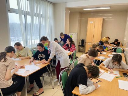 Сегодня состоялся мастер - класс по рисованию в рамках мероприятий для детей больницы, приуроченных к Новому году!