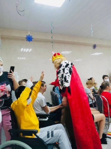 В нашей больнице продолжаются творческие занятия для наших маленьких пациентов в рамках мероприятий, приуроченных к Новому году!