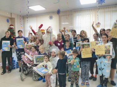 В нашей больнице продолжаются творческие занятия для наших маленьких пациентов в рамках мероприятий, приуроченных к Новому году!