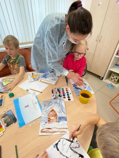 В нашей больнице продолжаются творческие занятия для наших маленьких пациентов в рамках проекта «Досуг для детей»