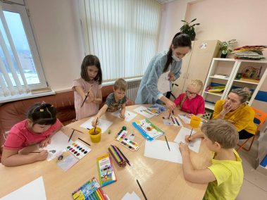 В нашей больнице продолжаются творческие занятия для наших маленьких пациентов в рамках проекта «Досуг для детей»
