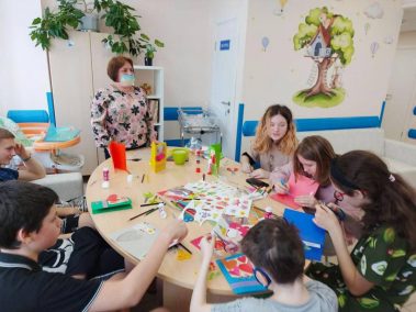 В нашей больнице продолжаются творческие занятия для наших маленьких пациентов в рамках проекта «Досуг для детей»