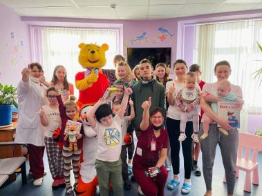 Сегодня Молодежный совет нашей больницы провел акцию «Будь здоров» во всех педиатрических отделениях.