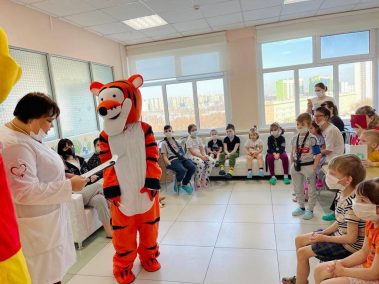 Сегодня Молодежный совет нашей больницы провел акцию «Будь здоров» во всех педиатрических отделениях.