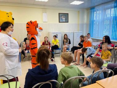 Сегодня Молодежный совет нашей больницы провел акцию «Будь здоров» во всех педиатрических отделениях.