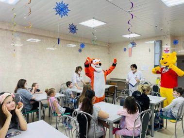 Сегодня Молодежный совет нашей больницы провел акцию «Будь здоров» во всех педиатрических отделениях.