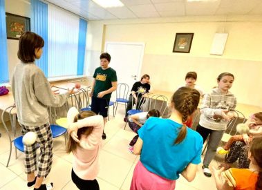 Сегодня специалисты Дворца молодежи «Неоткрытые острова» провели спортивный мастер- класс в отделение эндокринологии.