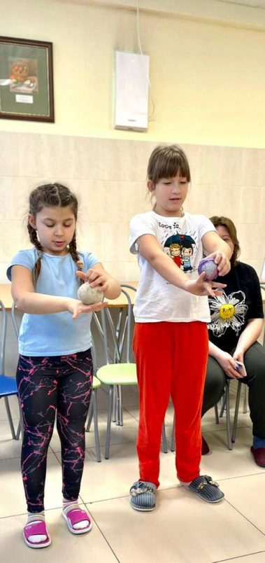 Сегодня специалисты Дворца молодежи «Неоткрытые острова» провели спортивный мастер- класс в отделение эндокринологии.