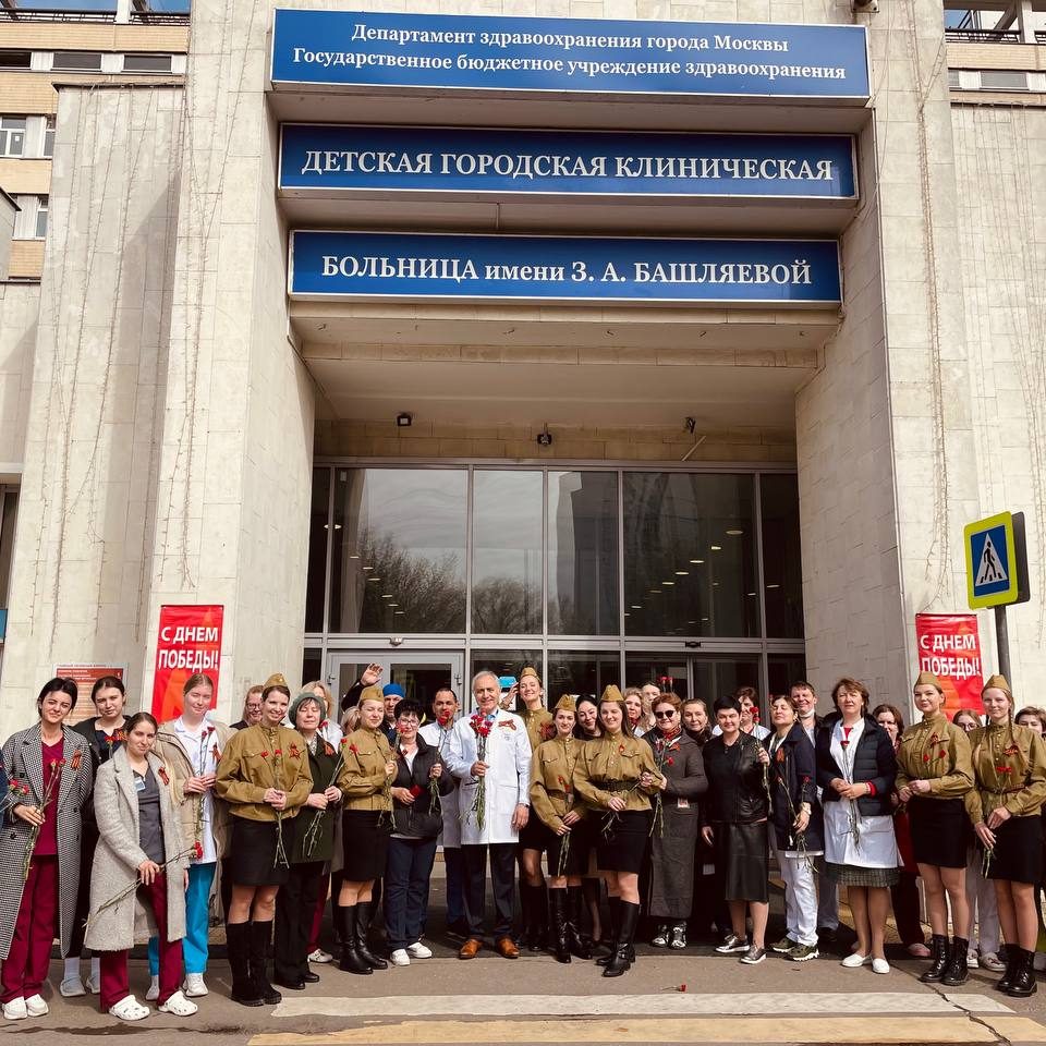 Сегодня в нашей больнице мы провели праздничные мероприятия, посвященные 77-й годовщине Победы в Великой Отечественной войне. В мероприятии приняли участие МЧС России по г. Москве и Всероссийский мотоклуб «Ночные волки».