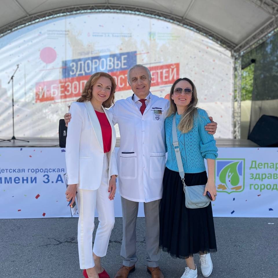 Сегодня в Международный день защиты детей на территории нашей больницы мы провели очередные праздничные мероприятия в рамках V фестиваля «Здоровье и безопасность детей».