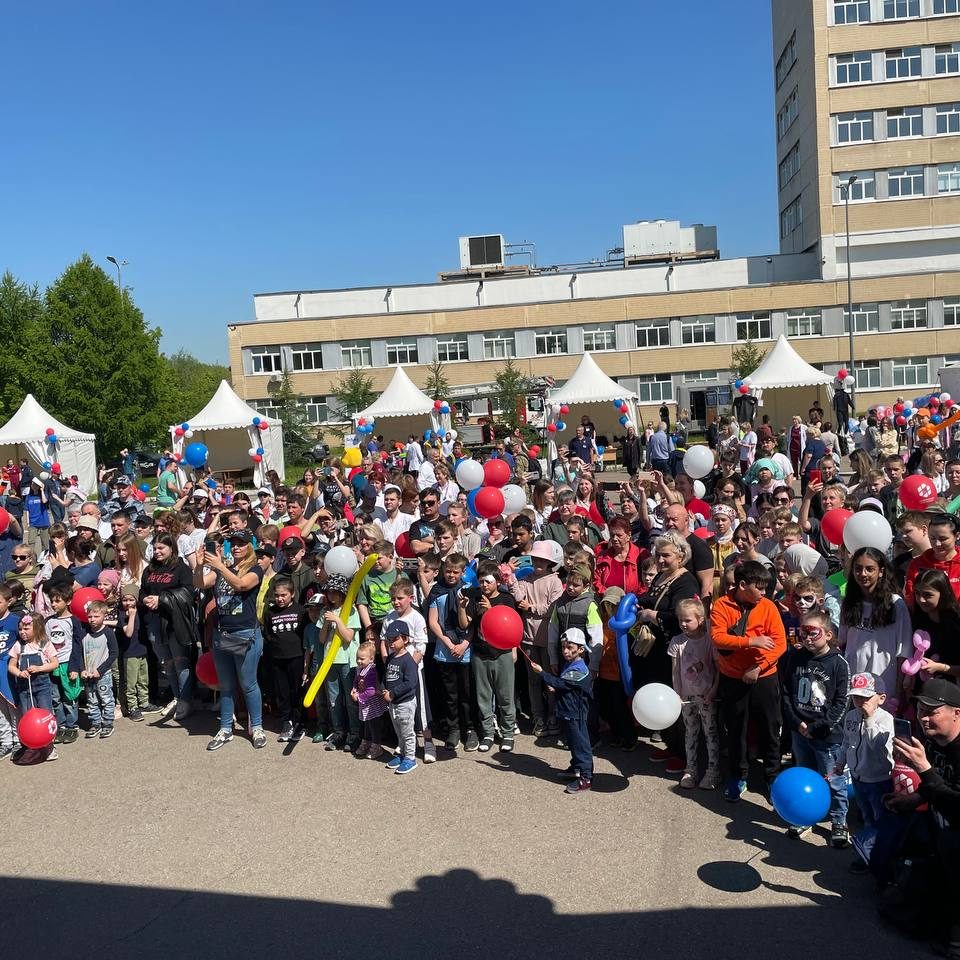 Сегодня в Международный день защиты детей на территории нашей больницы мы провели очередные праздничные мероприятия в рамках V фестиваля «Здоровье и безопасность детей».