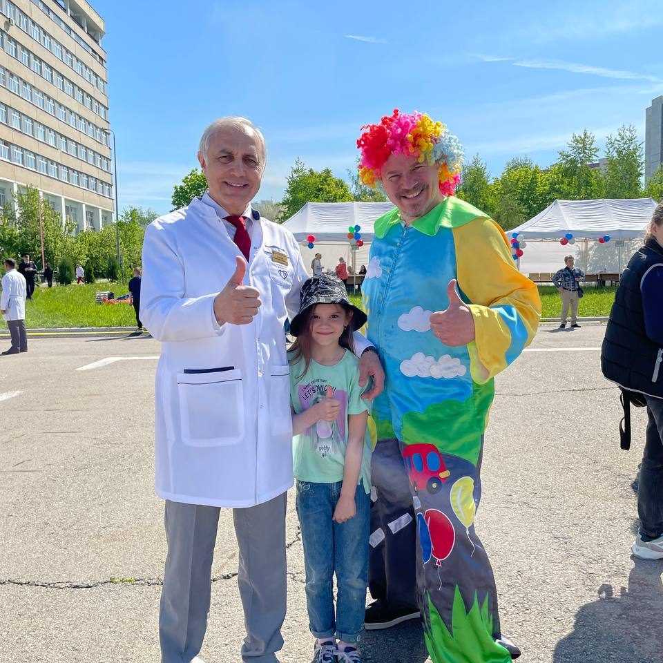 Сегодня в Международный день защиты детей на территории нашей больницы мы провели очередные праздничные мероприятия в рамках V фестиваля «Здоровье и безопасность детей».