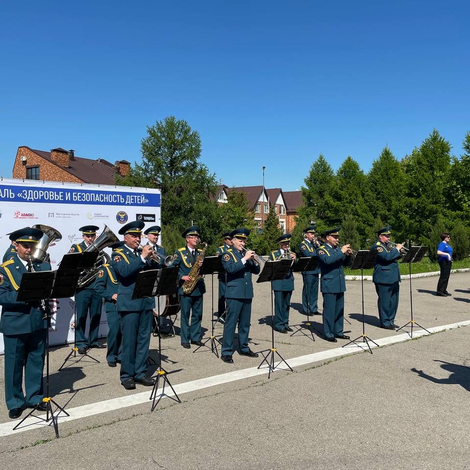 Сегодня в Международный день защиты детей на территории нашей больницы мы провели очередные праздничные мероприятия в рамках V фестиваля «Здоровье и безопасность детей».