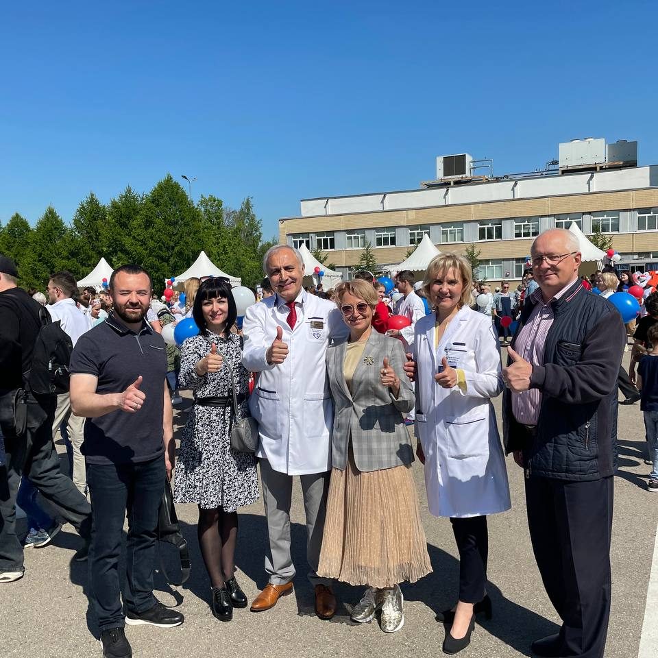 Сегодня в Международный день защиты детей на территории нашей больницы мы провели очередные праздничные мероприятия в рамках V фестиваля «Здоровье и безопасность детей».