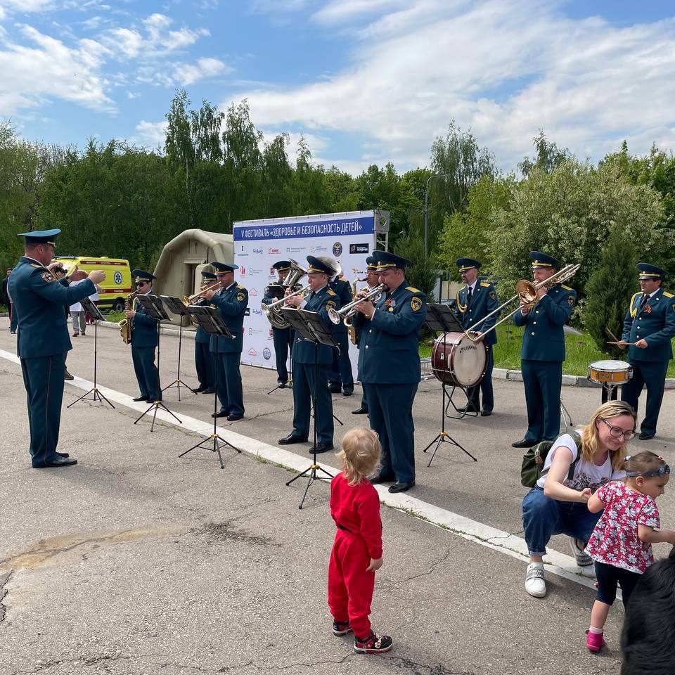 Сегодня в Международный день защиты детей на территории нашей больницы мы провели очередные праздничные мероприятия в рамках V фестиваля «Здоровье и безопасность детей».