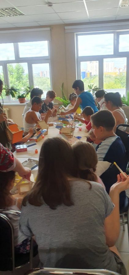 Сегодня "Национальный Центр помощи пропавшим и пострадавшим детям" провёл для детей отделения травматологии мастер- класс добрых дел