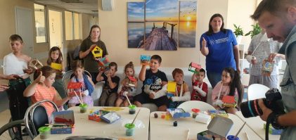 Сегодня "Национальный Центр помощи пропавшим и пострадавшим детям" провёл для детей отделения травматологии мастер- класс добрых дел