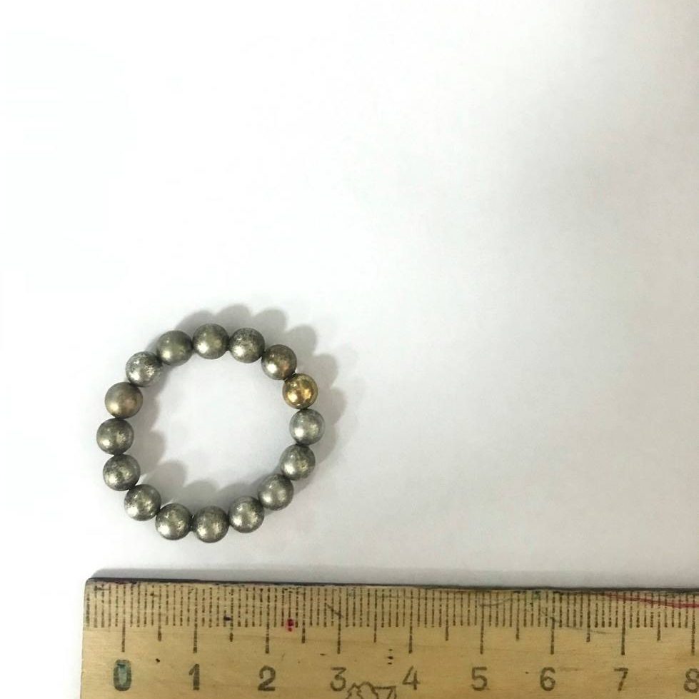 Мальчик 2 года играл с магнитным конструктором, в комплекте было 40 магнитных шариков. После, родители не досчитались 16 штук. Предположили, что ребёнок случайно их проглотил