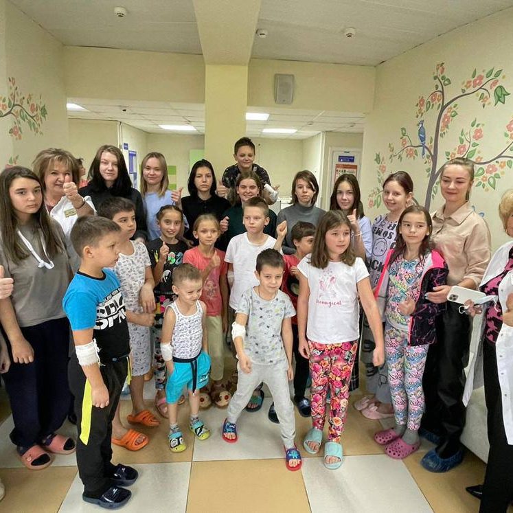 Сегодня в хирургическом отделении для маленьких пациентов нашей больницы провели увлекательную викторину педагоги- организаторы Дворца молодежи «Неоткрытые острова»