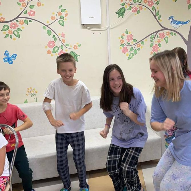 Сегодня в хирургическом отделении для маленьких пациентов нашей больницы провели увлекательную викторину педагоги- организаторы Дворца молодежи «Неоткрытые острова»