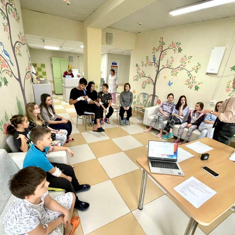 Сегодня в хирургическом отделении для маленьких пациентов нашей больницы провели увлекательную викторину педагоги- организаторы Дворца молодежи «Неоткрытые острова»