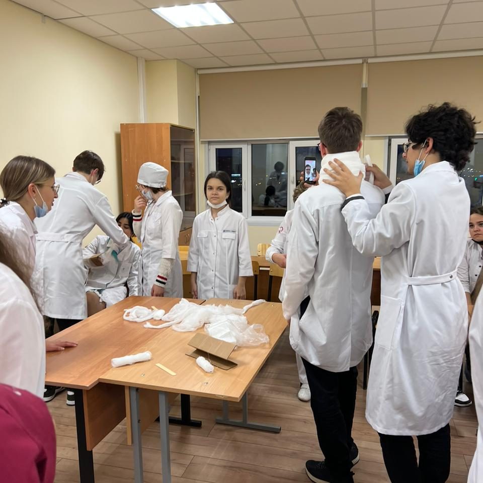 В нашей больнице продолжаются циклы занятий с медицинскими классами школ СЗАО