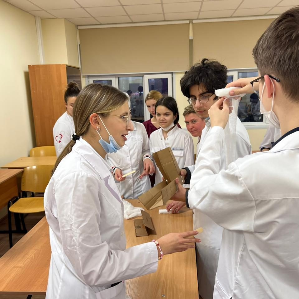 В нашей больнице продолжаются циклы занятий с медицинскими классами школ СЗАО