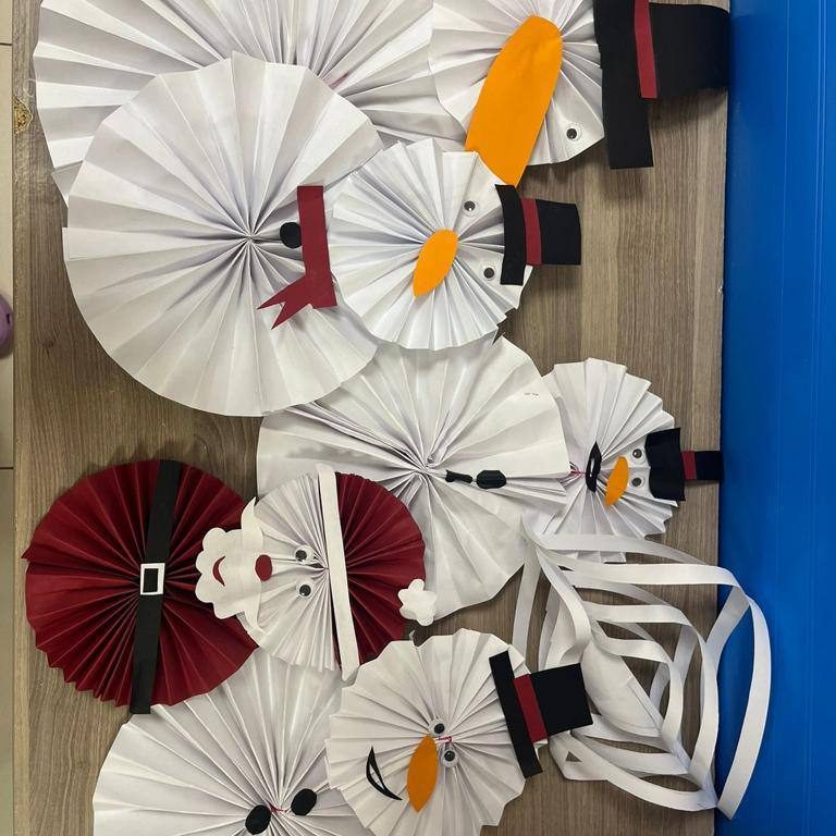 В отделении кардиологии педагоги провели мастер-класс «Украшения к Новому году».