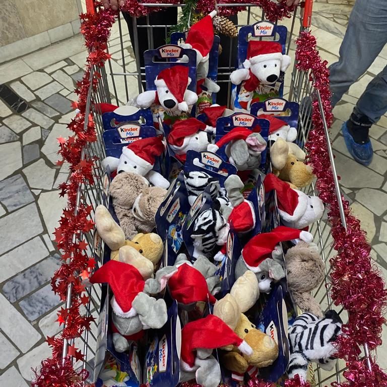 Сегодня в хирургических отделениях нашей больницы состоялось новогоднее поздравление Благотворительного фонда "Мотомилосердие" и Всероссийского Мотоклуба «Ночные Волки»