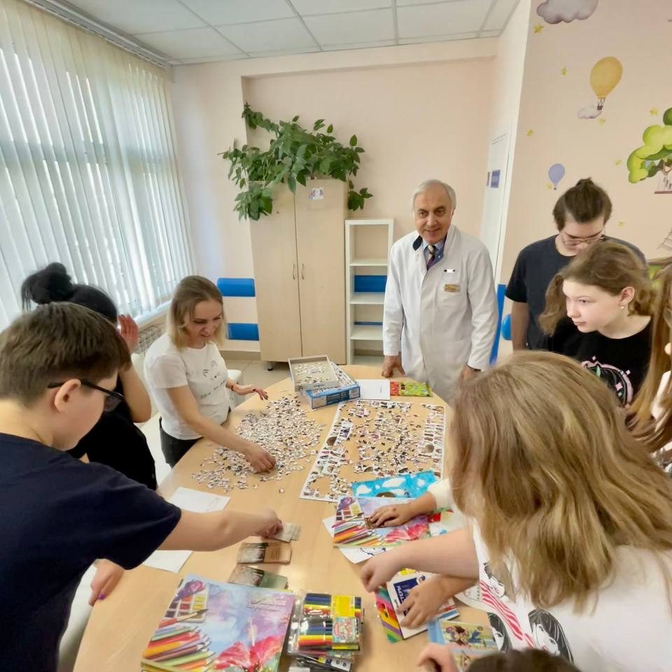 Сегодня в кардиологическом отделении в рамках Всемирного дня здоровья состоялся конкурс детских рисунков "ЗОЖ глазами детей"