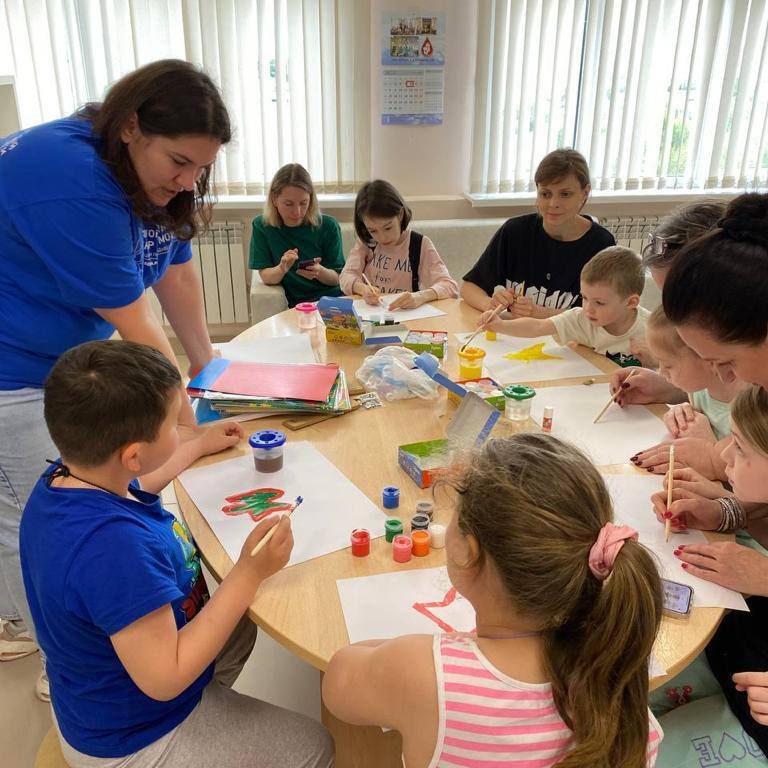 5 мая наши друзья из Национального Центра помощи пропавших и пострадавших детей провели мастер- класс для детей хирургического отделения на тему «День Победы»