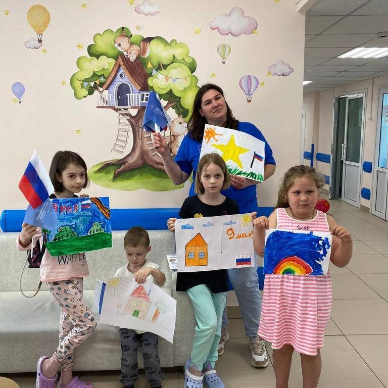 5 мая наши друзья из Национального Центра помощи пропавших и пострадавших детей провели мастер- класс для детей хирургического отделения на тему «День Победы»