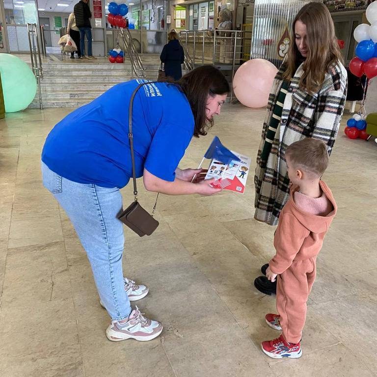 5 мая наши друзья из Национального Центра помощи пропавших и пострадавших детей провели мастер- класс для детей хирургического отделения на тему «День Победы»