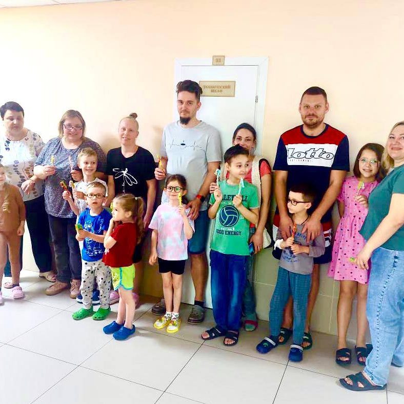 Педагоги - организаторы из Дворца молодежи « Неоткрытые острова» провели увлекательный мастер- класс по изготовлению ручек- лошадок