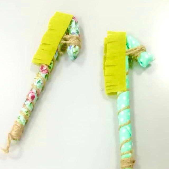 Педагоги - организаторы из Дворца молодежи « Неоткрытые острова» провели увлекательный мастер- класс по изготовлению ручек- лошадок