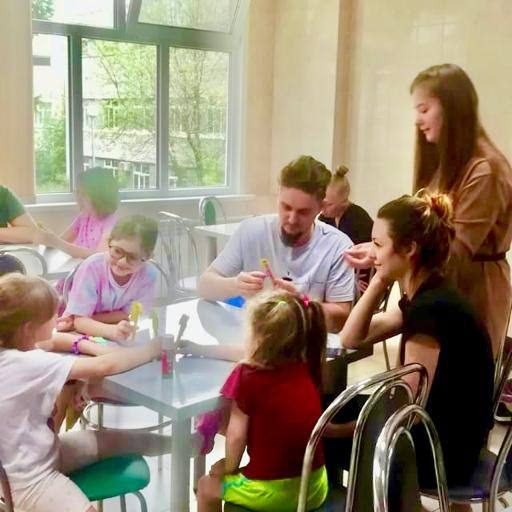 Педагоги - организаторы из Дворца молодежи « Неоткрытые острова» провели увлекательный мастер- класс по изготовлению ручек- лошадок