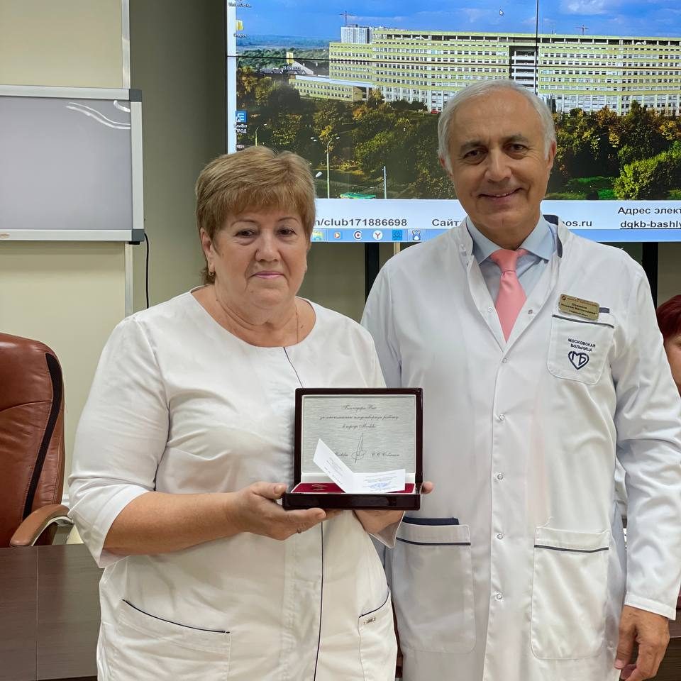 Сегодня на общебольничной конференции вручили высокие государственные награды сотрудникам больницы
