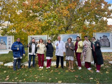 Сегодня, в солнечный осенний день наши сотрудники вышли на импровизированный мини-субботник