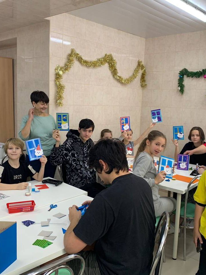 В нашей больнице организаторы школы №2094 СЗАО провели новогодние мастер-классы для маленьких пациентов