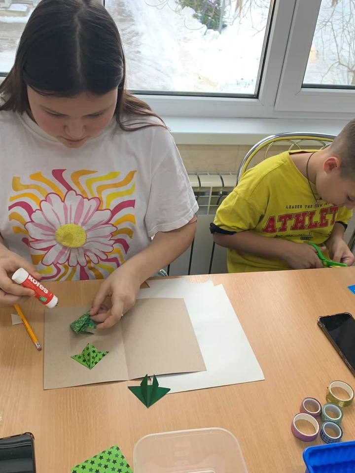 В нашей больнице организаторы школы №2094 СЗАО провели новогодние мастер-классы для маленьких пациентов