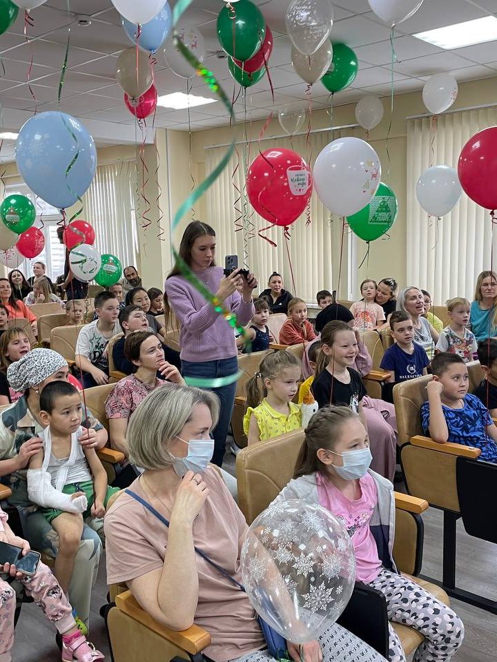 В нашей больнице состоялась добрая акция «Верить в чудо» в рамках Всероссийской акции «Десанта Дедов Морозов»
