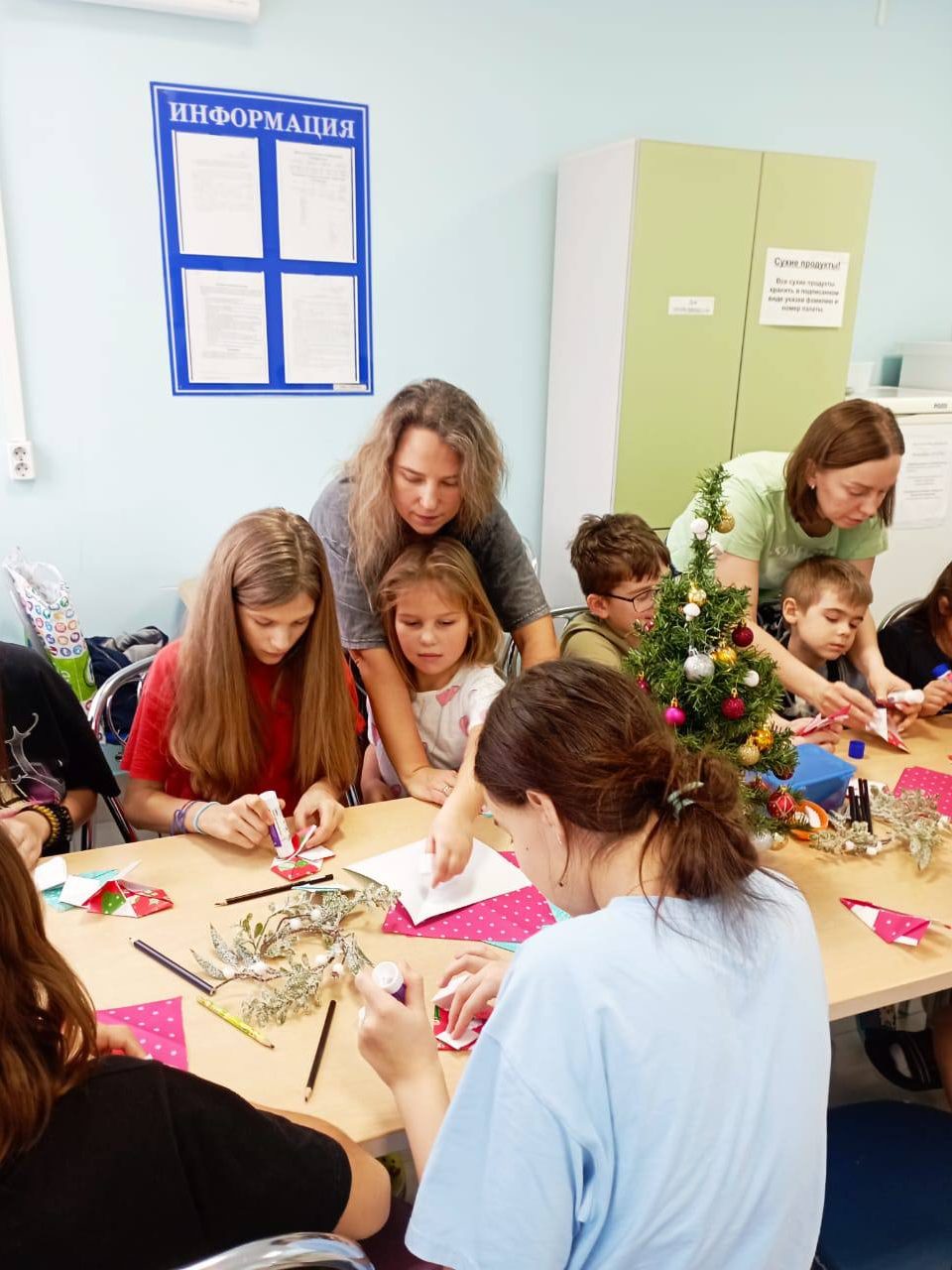 Необыкновенно увлекательный предновогодний праздник организовали педагоги- организаторы школы №1286 СЗАО в четырёх отделениях больницы для наших детей